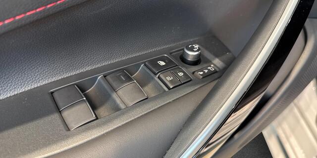Toyota COROLLA Hybrid 180 GR Sport | GR sport pakket - leer - LM velgen - stoelverwarming | Demo |