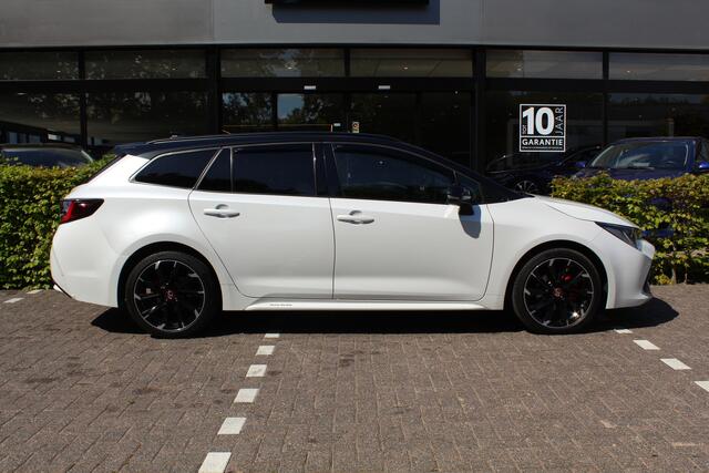 Toyota COROLLA Touring Sports 1.8 Hybrid Dynamic Bi-Tone | Rijklaar | Trekhaak | HUD | 18" GR velgen | Stoel/Stuur-verwarming | Apple/Android