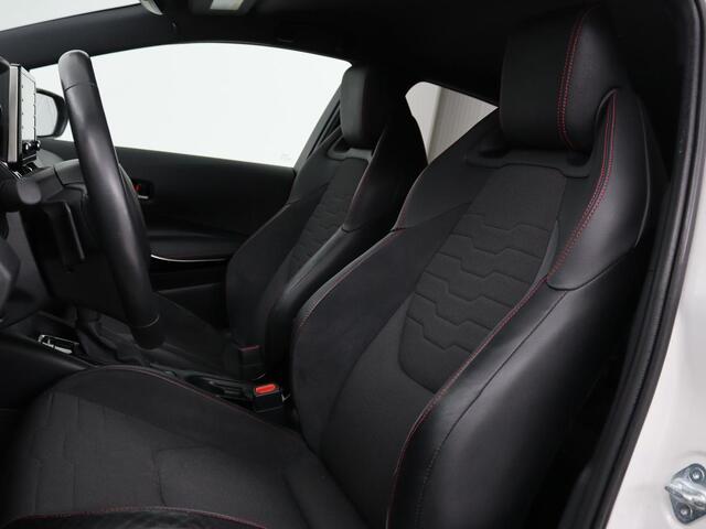 Toyota COROLLA 2.0 Hybrid GR-Sport | Stoel & stuurverwarming | Camera | Adaptive cruise | Sportstoelen | Park Assist | Half leder | Full LED | Keyless
