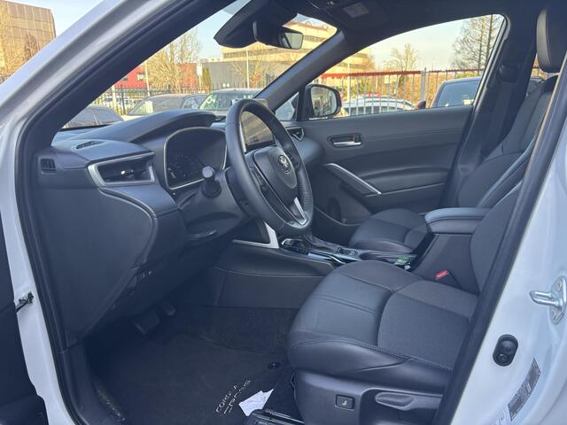 Toyota COROLLA Cross 2.0 Hybrid First Edition | Afneembare Trekhaak | NL Auto | Apple Carplay/Android auto | Half leder | Stoelverwarming | Direct leverbaar!