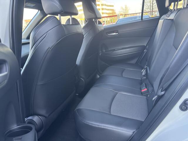 Toyota COROLLA Cross 2.0 Hybrid First Edition | Afneembare Trekhaak | NL Auto | Apple Carplay/Android auto | Half leder | Stoelverwarming | Direct leverbaar!