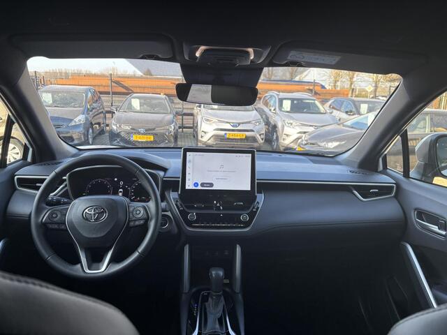 Toyota COROLLA Cross 2.0 Hybrid First Edition | Afneembare Trekhaak | NL Auto | Apple Carplay/Android auto | Half leder | Stoelverwarming | Direct leverbaar!