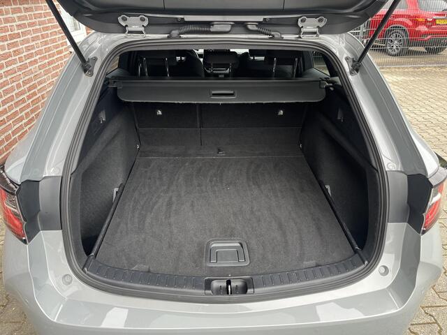 Toyota COROLLA Touring Sports 1.8 Hybrid Style *Trekhaak*