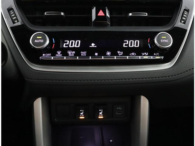 Toyota COROLLA Cross Hybrid 200 Style | Parkeer sensoren voor + achter | Navigatie |