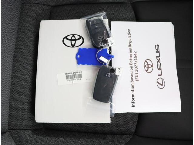 Toyota COROLLA Cross Hybrid 200 Style | Parkeer sensoren voor + achter | Navigatie |