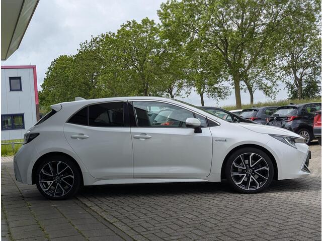 Toyota COROLLA 2.0 Hybrid Executive JBL | Stoelverwarming | Leer | HUD | Parkeersensoren V+A | Dodehoek | Adap. Cruise