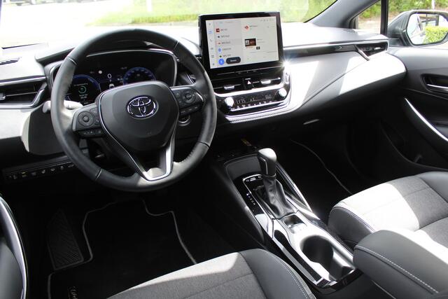 Toyota COROLLA Touring Sports 1.8 Hybrid 140 Dynamic Plus | Rijklaar | Stoel-/stuurverw. | El.achterklep | Sensoren v+a | Navi | Apple/Android | LED | Keyless | Adaptive cruise