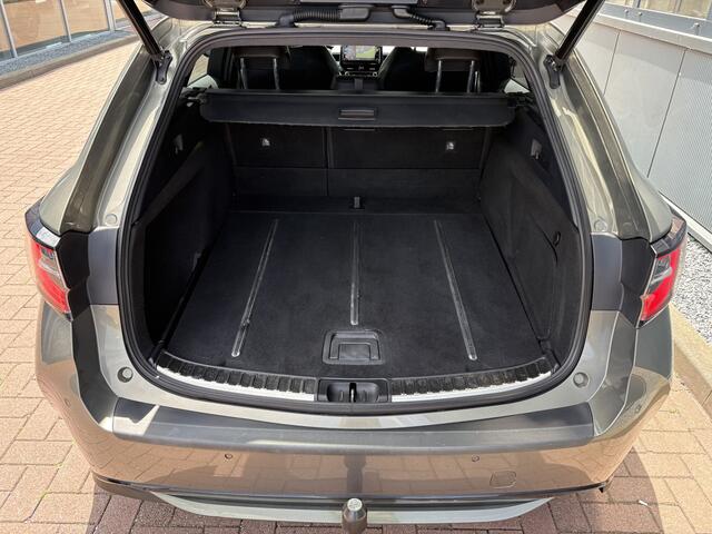 Toyota COROLLA Touring Sports 2.0 Hybrid 180pk Premium Automaat LEDER/KEYLESS/PDC/LED/TREKHAAK/18INCH/STOELVERWARMING