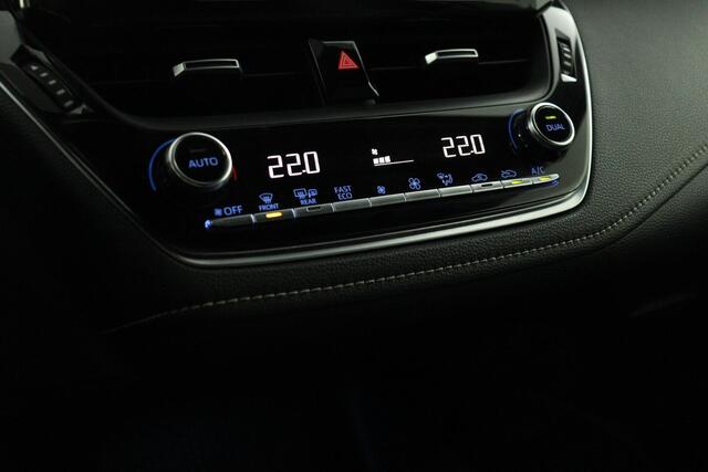 Toyota COROLLA 1.8 Hybrid First Edition | Trekhaak | Navigatie |