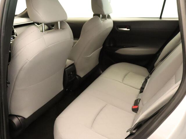 Toyota COROLLA Cross 2.0 High Power Hybrid Active - AFNEEMBARE TREKHAAK 750 KG GEREMD TREKGEWICHT - STUUR EN STOEL VERWARMING - ADAPTIVE CRUISE CONTROL - NAVIGATIE - CLIMATE CONTROL - APPLE CARPLAY/ANDROID AUTO