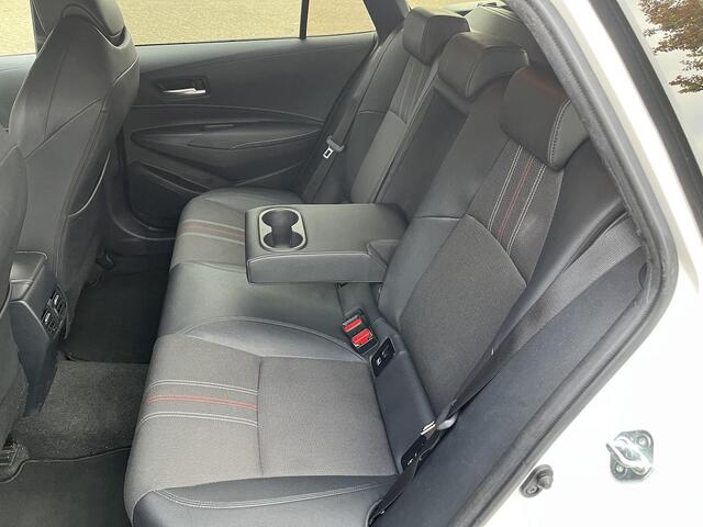 Toyota COROLLA Touring Sports 2.0 Hybrid GR-Sport | Rijklaar | NL-Auto | 1e Eigenaar | Apple carplay