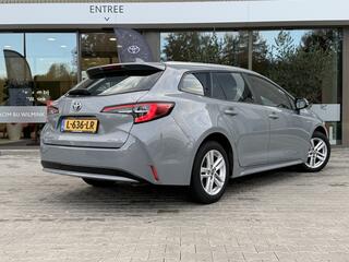 toyota-corolla-1.8-hybrid-business-