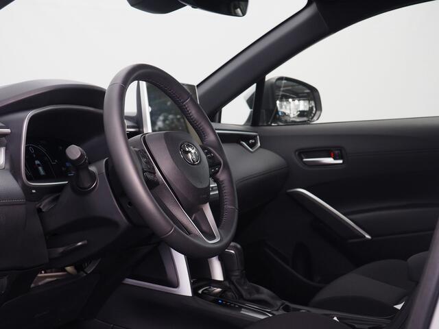 Toyota COROLLA Cross Hybrid 140 Style | Dodehoekdetectie | Toyota Safety Sense 3 | Voorstoelen- en Stuurwiel Verwarmd | Apple CarPlay/ Android Auto | Adaptive Cruise Control | Achteruitrijcamera | Draadloos Telefoonlader