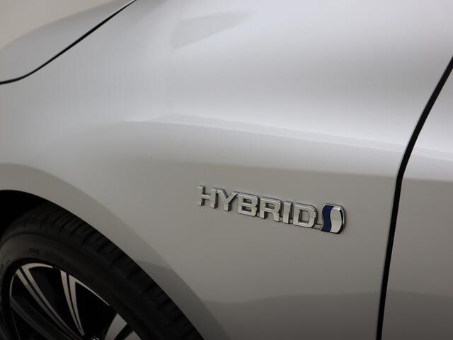 Toyota COROLLA Touring Sports 1.8 Hybrid Style Bi-Tone | Limited |