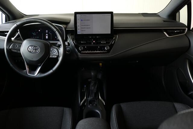 Toyota COROLLA Hybrid 140 Dynamic, Parkeersensoren , Stuur en stoelverwarming, Camera, Sensoren, Apple Carplay / Android Auto, Keyless!
