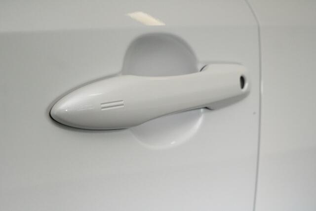 Toyota COROLLA Hybrid 140 Dynamic, Parkeersensoren , Stuur en stoelverwarming, Camera, Sensoren, Apple Carplay / Android Auto, Keyless!