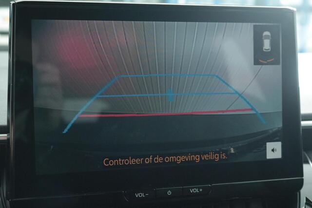 Toyota COROLLA Hybrid 140 Dynamic, Parkeersensoren , Stuur en stoelverwarming