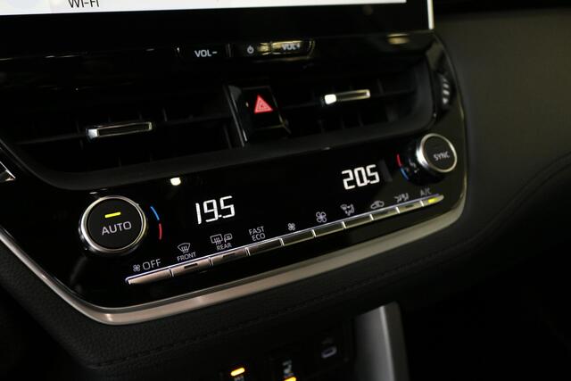 Toyota COROLLA Cross Hybrid 140 Dynamic Limited, Blind Spot, Sensoren, Stoel & Stuur verwarming!