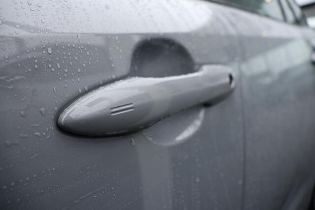 Toyota COROLLA Touring Sports 1.8 Hybrid Dynamic, Parkeersensoren, Apple Carplay ,Android Auto, Navigatie, Adaptieve Cruise Control, Keyless Entry.