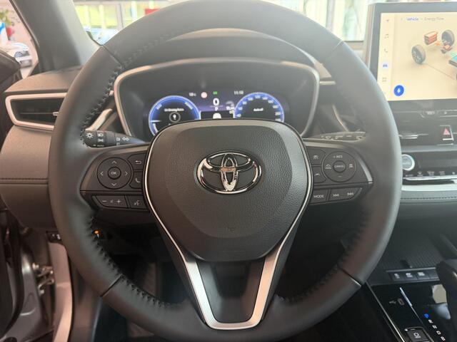 Toyota COROLLA Cross Hybrid 140 Dynamic Dodehoekdetectie | Parkeersensoren | Stoel & Stuur verwarming | Garantie t/m 2035! | Direct leverbaar