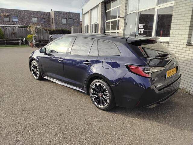 Toyota COROLLA Touring Sports 2.0 Hybrid Dynamic Two tone