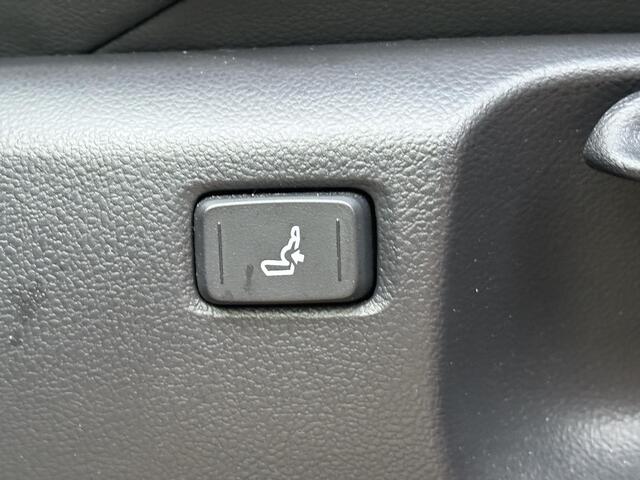 Toyota COROLLA Cross Hybrid 140 Style **NAVIGATIE/ DODEHOEK DETECTIE/ STOELVERWARMING/ PARKEERSENSOREN/ GARANTIE**