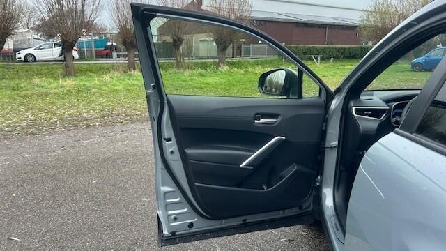 Toyota COROLLA Cross 2.0 Hybrid FIRST EDITION 1E EIGENAAR 13.000KM!! NAVIGATIE, APPLE CARPLAY, DAB RADIO, STOELVERWARMING, STUURVERWARMING, PANORAMADAK, DODEHOEK ASSIST, SPOOR ASSIST, ADAPTIVE CRUISE CONTROL, ELEC. ACHTERKLEP, ACHTERUITRIJCAMERA, PARKEERHULP V/A, LED-LI