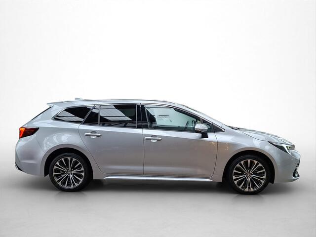 Toyota COROLLA Touring Sports Hybrid 140 Dynamic Eerst stickers laten vervangen vervolgens nieuwe foto's Mats foto's maken zonder stickers op deur