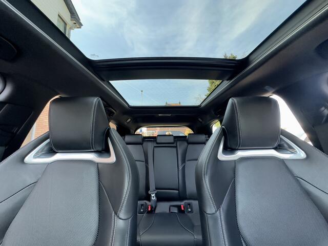 Toyota COROLLA Touring Sports 2.0 HYBRID PREMIUM AUTOM. PANODAK LEDER NAVI CAMERA LED LMV PDC