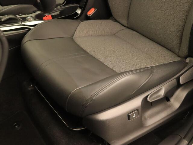 Toyota COROLLA Cross 2.0 High Power Hybrid First Edition - ORIGINEEL NEDERLANDSE AUTO - AFKOMSTIG VAN 1E EIGENAAR - 18 INCH LICHT METALEN VELGEN - DRAADLOZE TELEFOONLADER - ELEKTRISCHE ACHTERKLEP - THUISKOMER - VOORSTOELEN VERWARMD - PARKEERSENSOREN VOOR/ ACHTER - DEELS