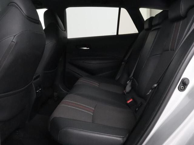 Toyota COROLLA 1.8 Hybrid GR-Sport | Trekhaak | Stoelverwarming | Carplay | Camera | Sportstoelen | Park Assist | Half leder | Adaptive cruise | Climate control | Full LED | Keyless