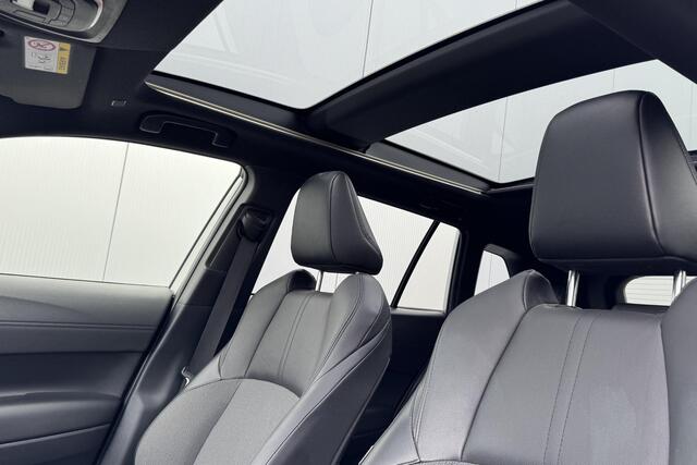 Toyota COROLLA Cross 2.0 High Power Hybrid Executive Edition Panoramadak, Dodehoekdetectie, Parkeersensoren voor + achter, Elektrische achterklep, Led, Navi, Garantie t/m 2034!