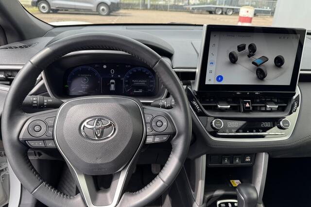 Toyota COROLLA Cross 1.8 Hybrid Executive Edition Panoramadak, Dodehoekdetectie, Parkeersensoren voor + achter, Elektrische achterklep, Led, Navi, Garantie t/m 2034!