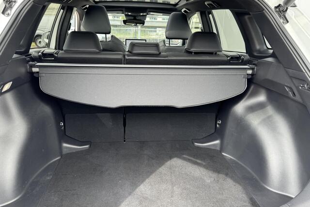 Toyota COROLLA Cross 1.8 Hybrid Executive Edition Panoramadak, Dodehoekdetectie, Parkeersensoren voor + achter, Elektrische achterklep, Led, Navi, Garantie t/m 2034!