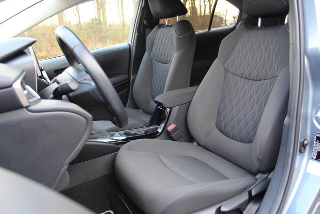 Toyota COROLLA 1.8 Hybrid Dynamic Sedan | Rijklaar | Apple/Android | Clima | Adap.cruise | Stoelverw. | Keyless | Dealer onderhouden | NL-auto