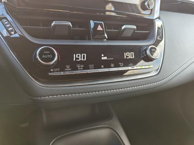 Toyota COROLLA 1.8 Hybrid First Ed. | Lederen bekleding