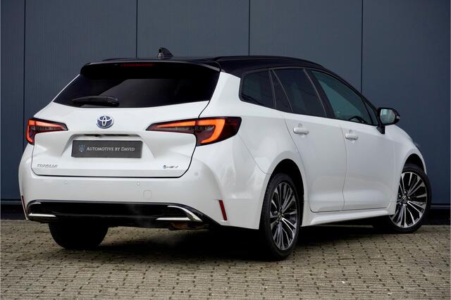 Toyota COROLLA Touring Sports 140 pk HYBRID BUSINESS PLUS AUTOMAAT / TS BLACK AND WHITE / FABRIEKSGARANTIE / APPLE CARPLAY / FULL LED / ADAPTIEVE CRUISE CONTROL / STOELVERWARMING