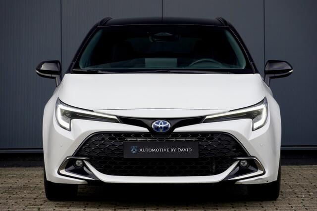 Toyota COROLLA Touring Sports 140 pk HYBRID BUSINESS PLUS AUTOMAAT / TS BLACK AND WHITE / FABRIEKSGARANTIE / APPLE CARPLAY / FULL LED / ADAPTIEVE CRUISE CONTROL / STOELVERWARMING