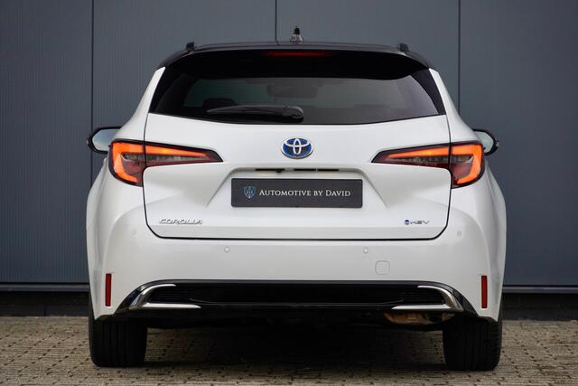 Toyota COROLLA Touring Sports 140 pk HYBRID BUSINESS PLUS AUTOMAAT / TS BLACK AND WHITE / FABRIEKSGARANTIE / APPLE CARPLAY / FULL LED / ADAPTIEVE CRUISE CONTROL / STOELVERWARMING