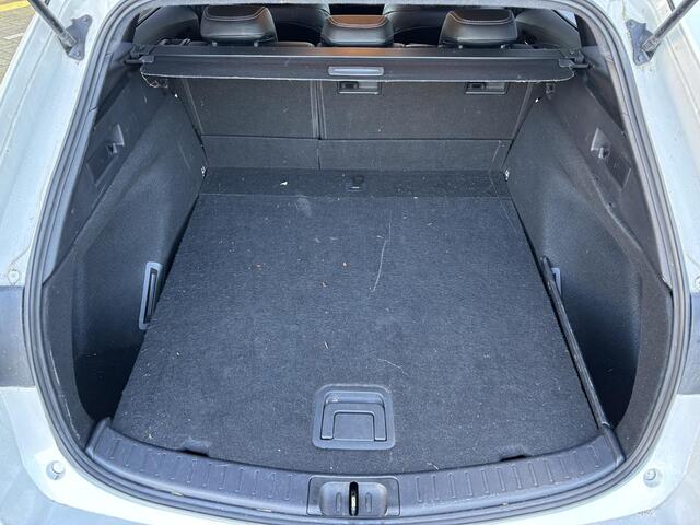 Toyota COROLLA Touring Sports 1.8 Hybrid Business | Navigatie | Stoelverwarming | Chrome pack |