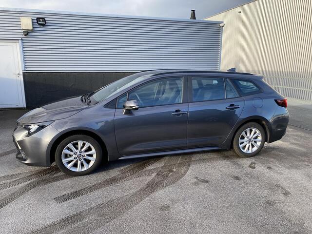 Toyota COROLLA Touring Sports Hybrid 140 Active NL-auto, boekjes compleet, navigatie, Apple CarPlay/Android Auto, achteruitrij camera, cruise control, keyless start