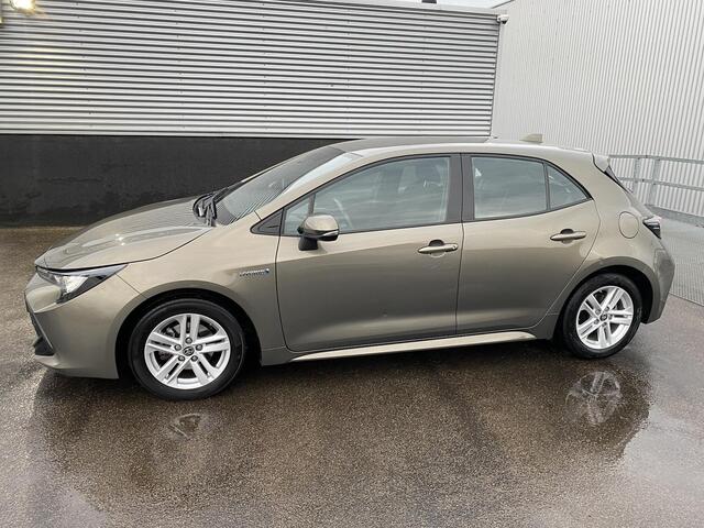 Toyota COROLLA 1.8 Hybrid Active NL Auto, 1e eign. BTW-auto, Navigatie Apple CarPlay/Android Auto, achteruitrij camera, adaptieve cruise control, keyless, boekjes compleet