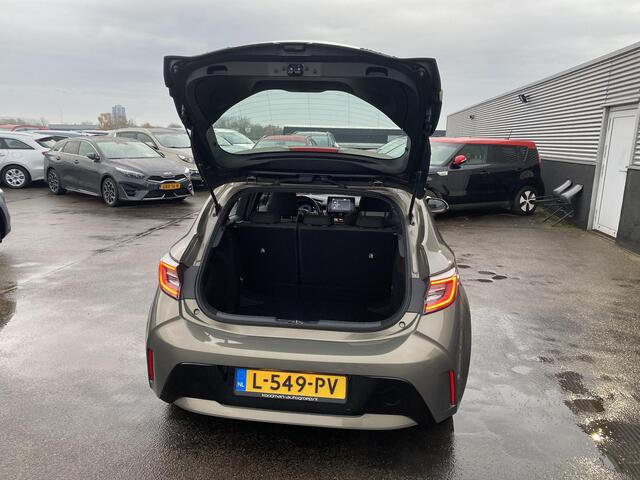 Toyota COROLLA 1.8 Hybrid Active NL Auto, 1e eign. BTW-auto, Navigatie Apple CarPlay/Android Auto, achteruitrij camera, adaptieve cruise control, keyless, boekjes compleet