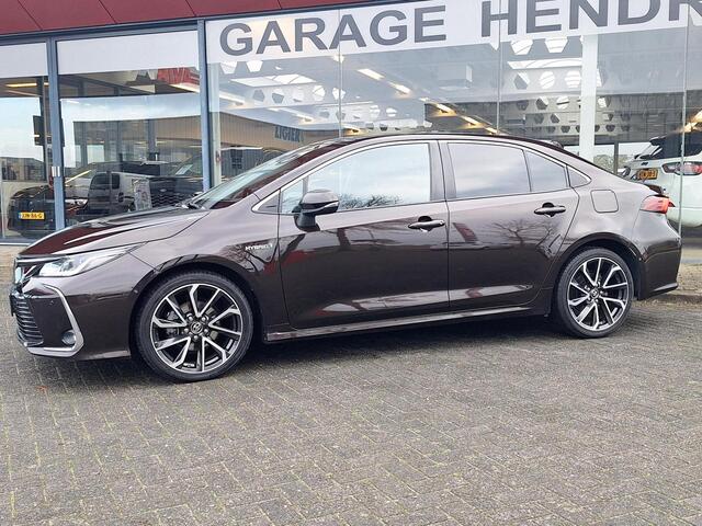 Toyota COROLLA 1.8 Hybrid Executive Sedan | Trekhaak | Blindspot | Adaptive CC | Leder-Stof | Occasion