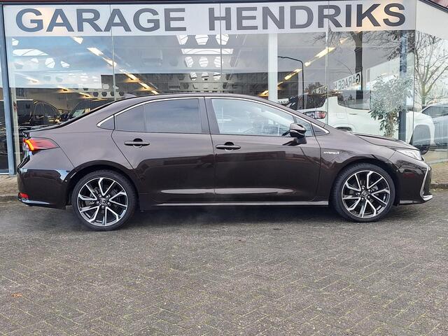 Toyota COROLLA 1.8 Hybrid Executive Sedan | Trekhaak | Blindspot | Adaptive CC | Leder-Stof | Occasion