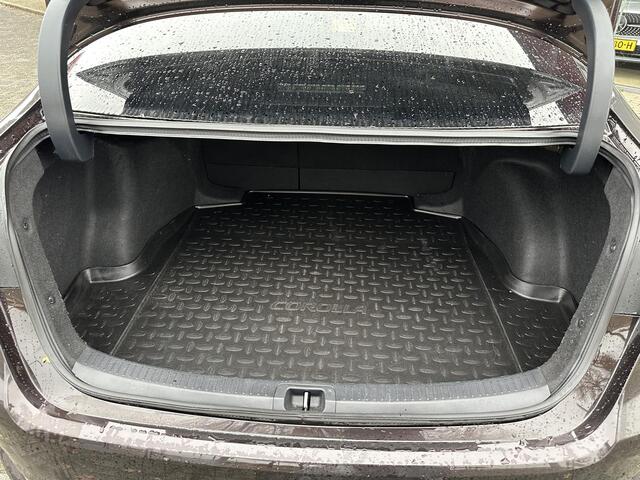 Toyota COROLLA 1.8 Hybrid Executive Sedan | Trekhaak | Blindspot | Adaptive CC | Leder-Stof | Occasion