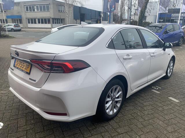 Toyota COROLLA Sedan 1.8 Hybrid Active Automaat