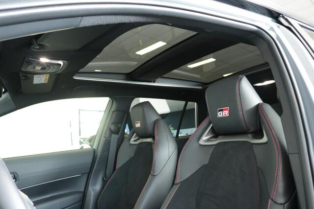 Toyota COROLLA Cross Hybrid 180 GR Sport, Plus Pack, Nieuw en in juni leverbaar!