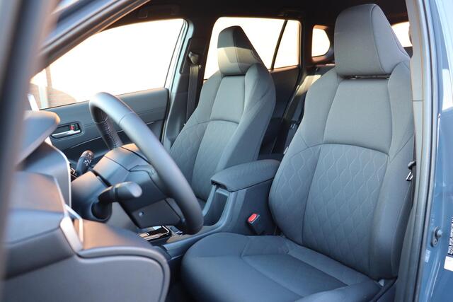 Toyota COROLLA Cross Hybrid 140 Dynamic | Stoel & Stuurverwarming | Dodehoekdetectie | Adaptief Cruise & Climate Control | Parkeersensoren Voor & Achter | Nieuw en direct beschikbaar!