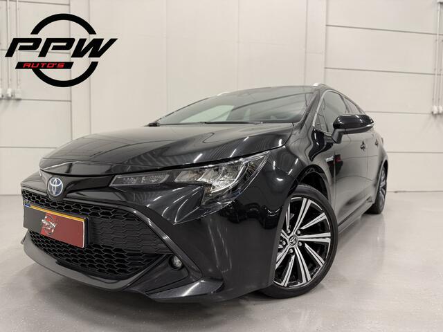 Toyota COROLLA Touring Sports 1.8 Hybrid Business Plus LED/TREKHAAK/VIRTUAL/SPORTSTOELEN H.LEER/ACC/CAMERA/CARPLAY/KEYLESS/17"/PRIVACY/STOELVERWARMING/ORIG. NL AUTO/PURE BLACK METALLIC